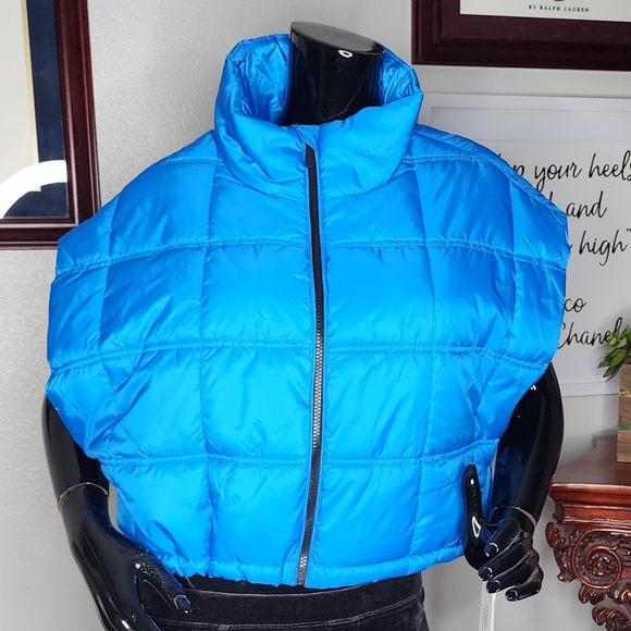 Calvin Klein Cropped Mock-Neck Puffer Vest - Picture 11 of 16